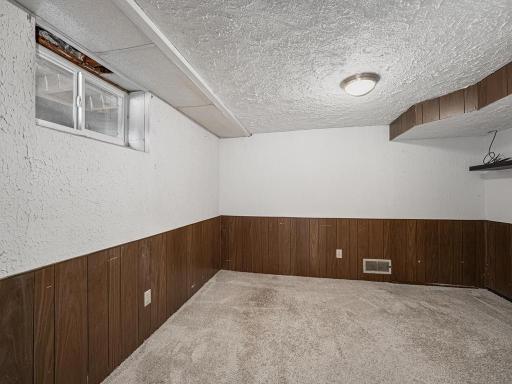 6231 Quail Avenue N, Brooklyn Center, MN 55429