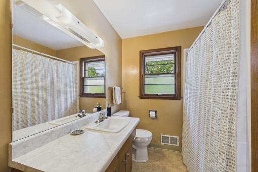 1731 Galtier Street, Roseville, MN 55113