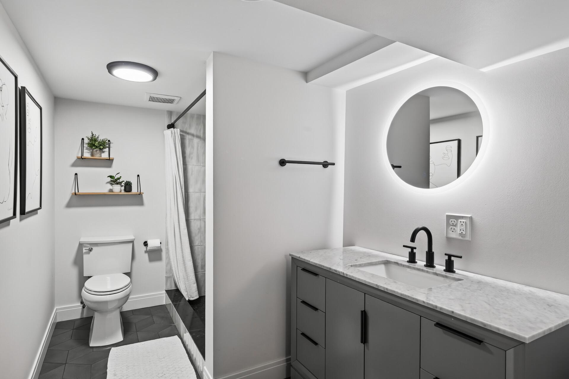Lower level 3/4 bathroom
