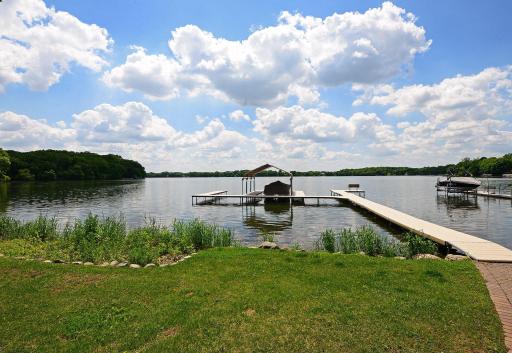 8652 Lake Riley Drive, Chanhassen, MN 55317