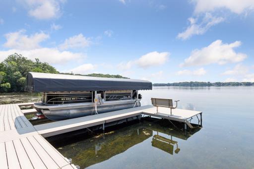 8652 Lake Riley Drive, Chanhassen, MN 55317