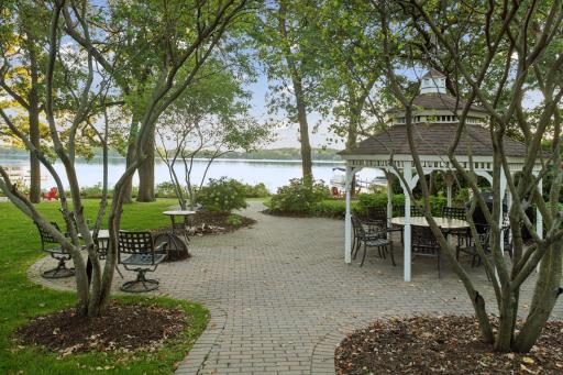 8652 Lake Riley Drive, Chanhassen, MN 55317