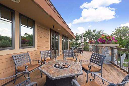 8652 Lake Riley Drive, Chanhassen, MN 55317