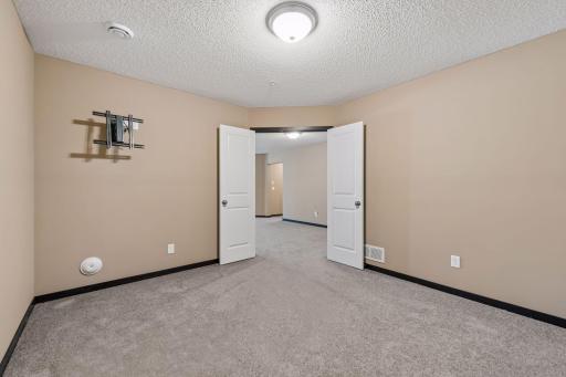 8652 Lake Riley Drive, Chanhassen, MN 55317