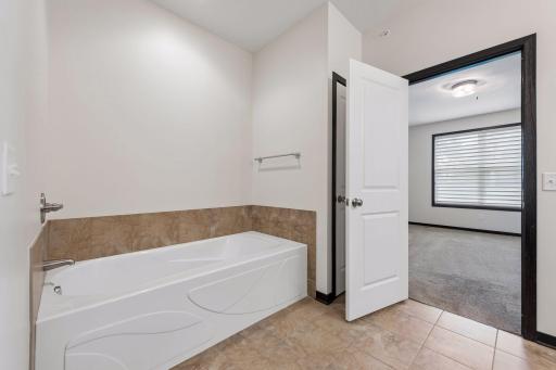 8652 Lake Riley Drive, Chanhassen, MN 55317