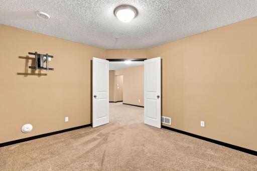 8652 Lake Riley Drive, Chanhassen, MN 55317