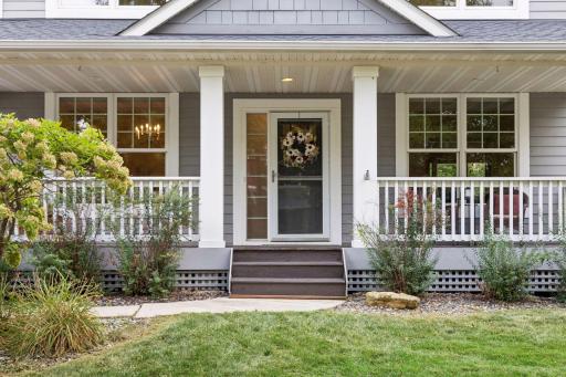 Covered front porch!