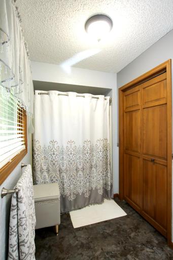 450 School Road NW, Hutchinson, MN 55350