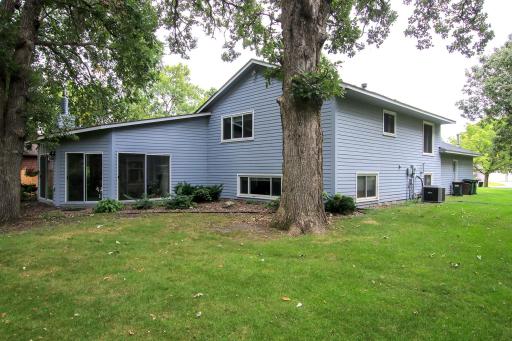 450 School Road NW, Hutchinson, MN 55350