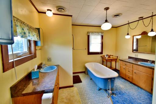 Upper level full bathroom is very large and has two vanity areas