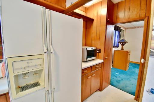 Extra nook area off the kitchen for extra storage or coffee bar