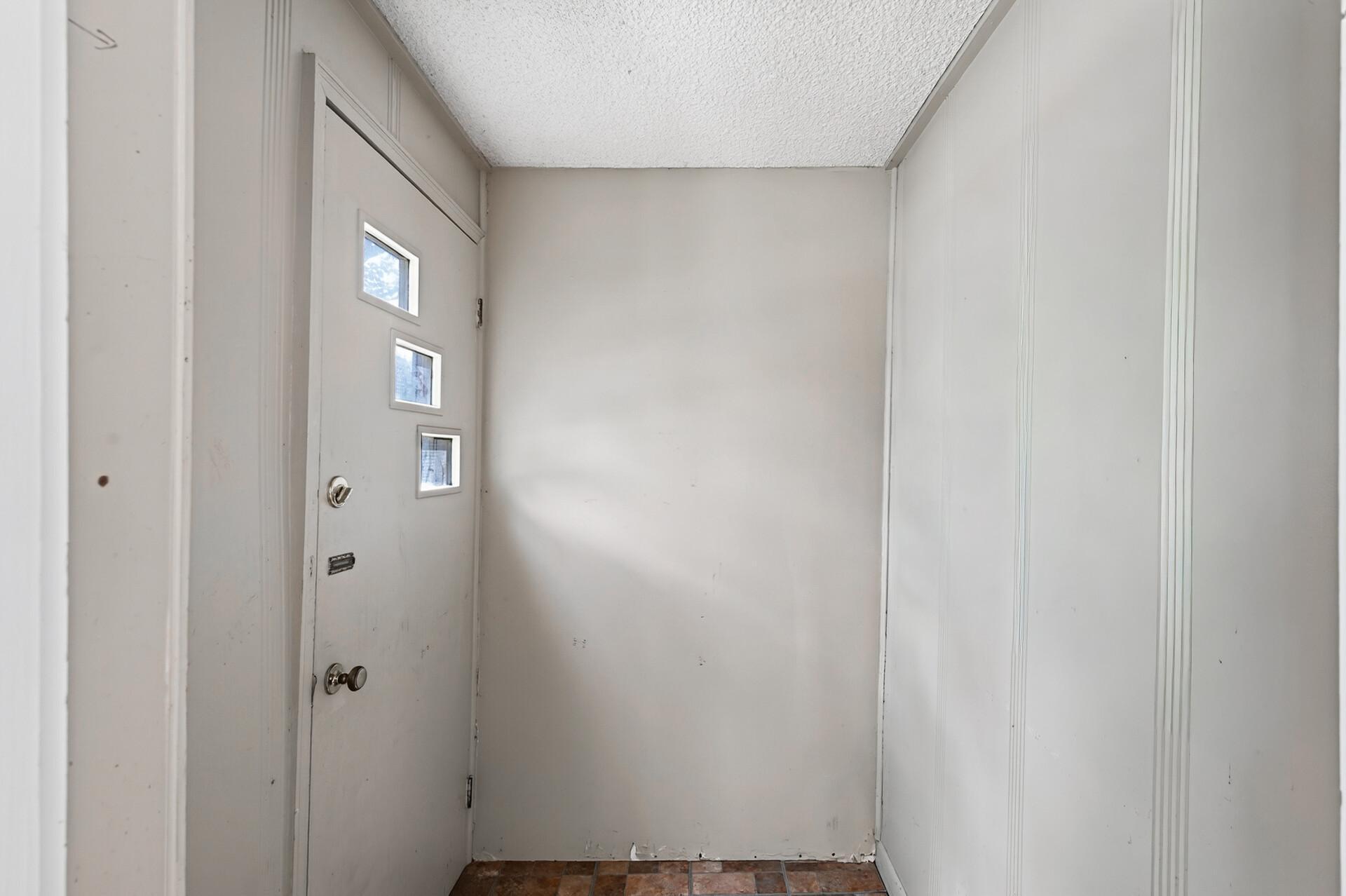 22_5334_Main_St_E22_mls.jpg