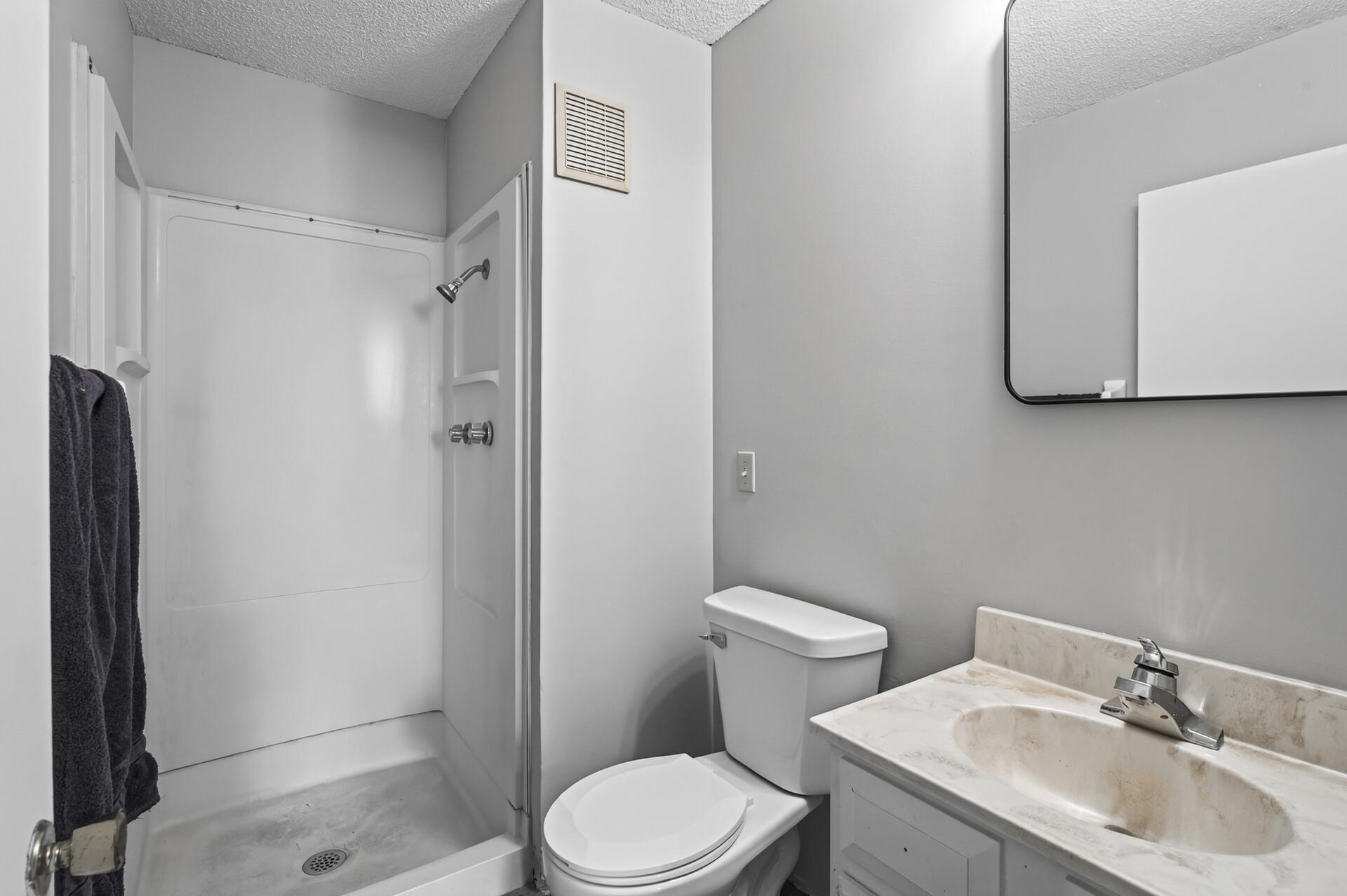 16_5334_Main_St_E16_mls.jpg