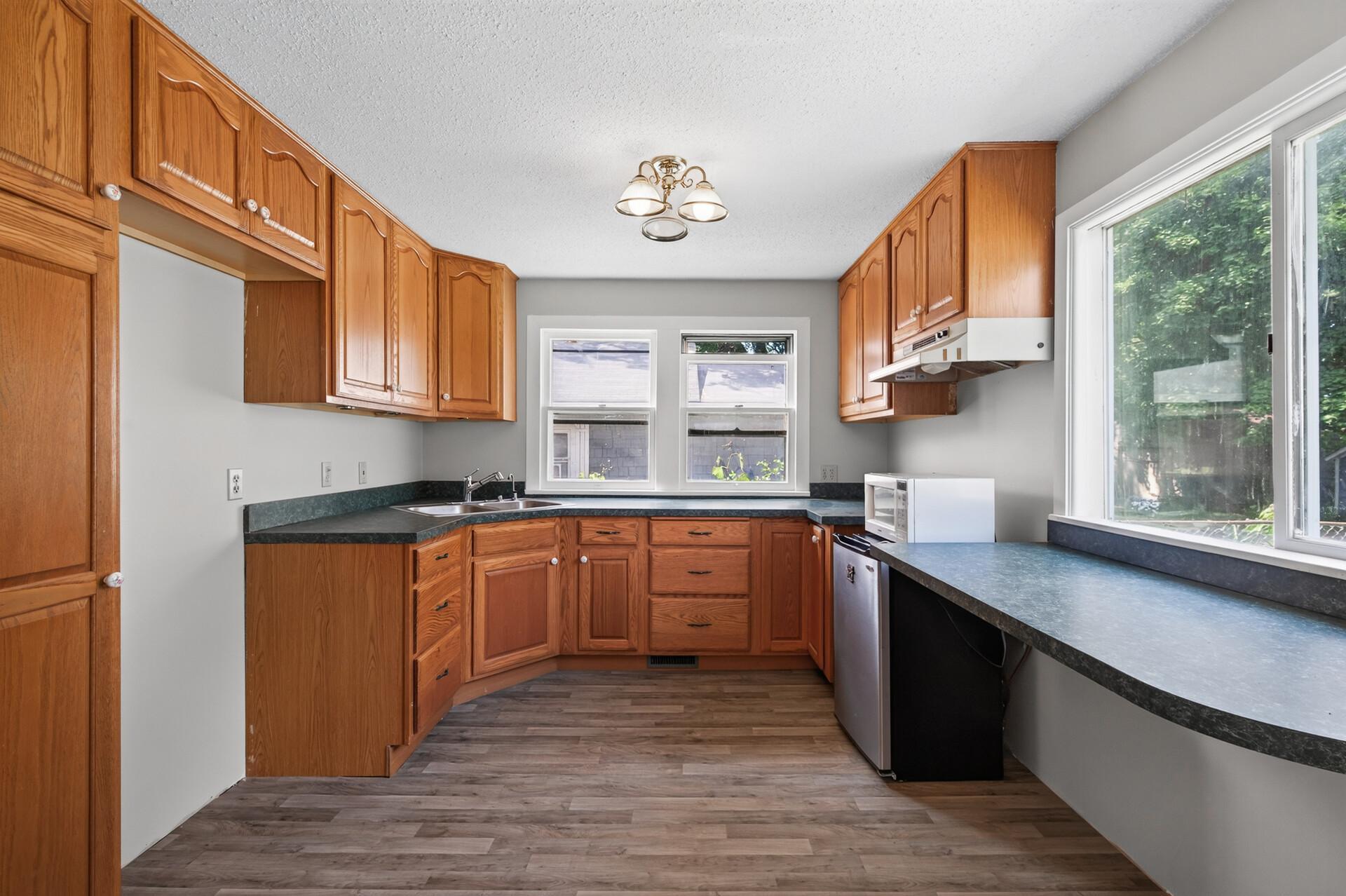 12_5334_Main_St_E12_mls.jpg
