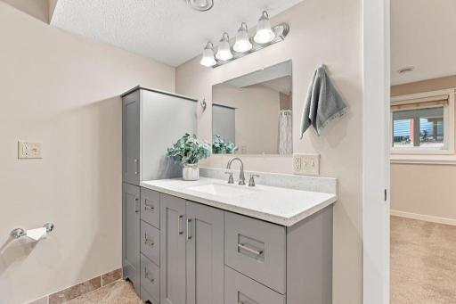 970 Pontiac Lane, Chanhassen, MN 55317