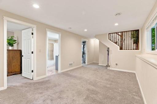 970 Pontiac Lane, Chanhassen, MN 55317