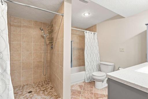 970 Pontiac Lane, Chanhassen, MN 55317
