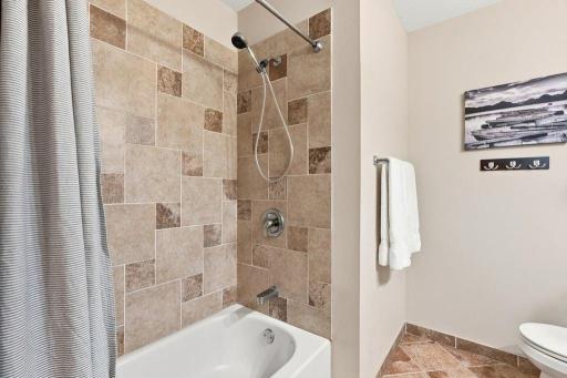 970 Pontiac Lane, Chanhassen, MN 55317