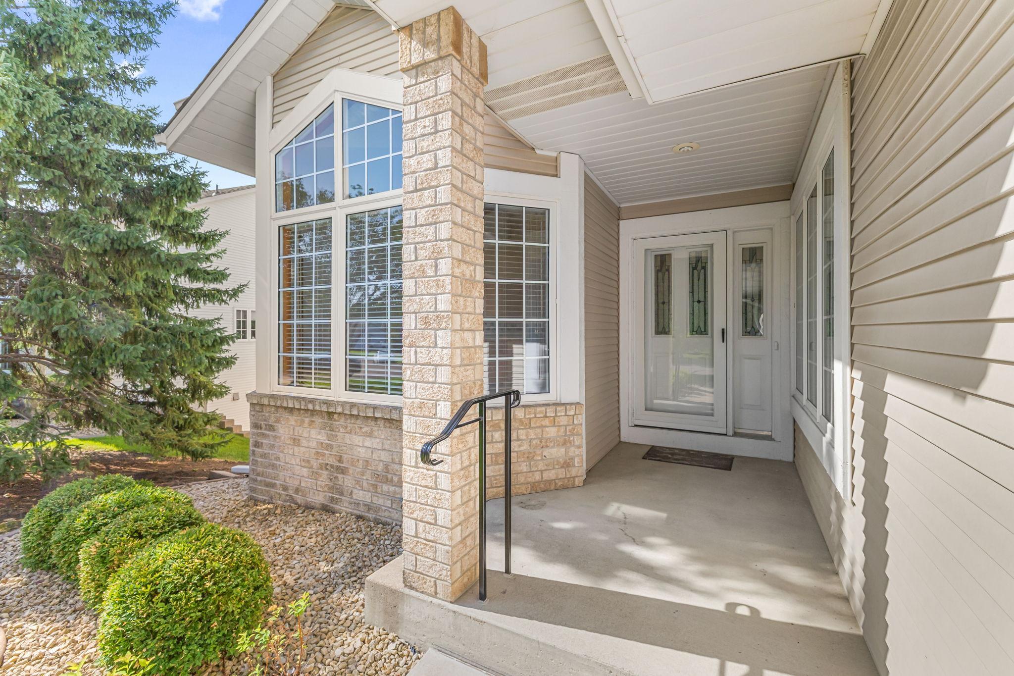 Inviting covered front entry welcomes you home.