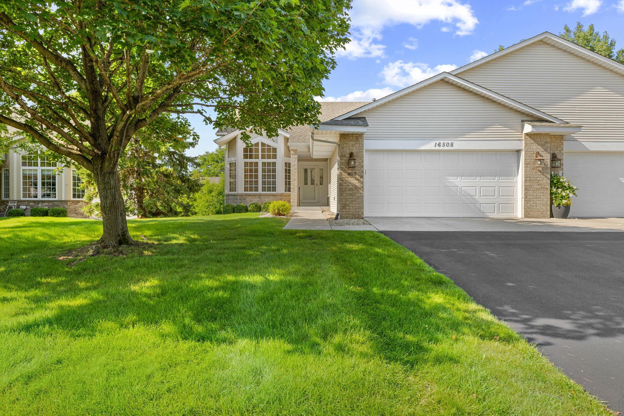 Welcome to easy living in the highly desirable Westbranch community!