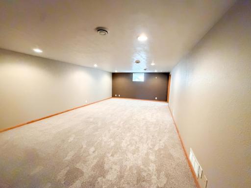 962 Miles Drive, Worthington, MN 56187