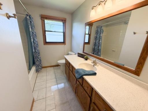 962 Miles Drive, Worthington, MN 56187