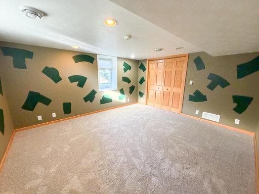 962 Miles Drive, Worthington, MN 56187