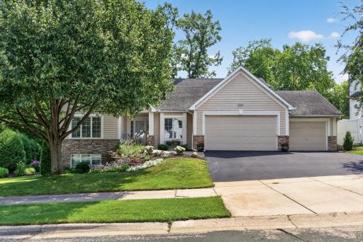 506 Hawthorne Woods Drive, Eagan, MN 55123