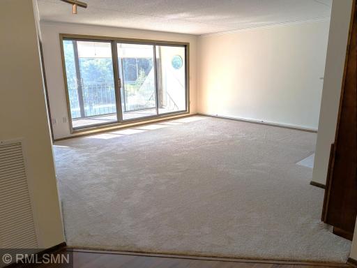 Living Room 6046.jpg