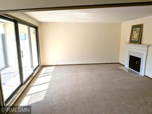 Living Room 1012.jpg