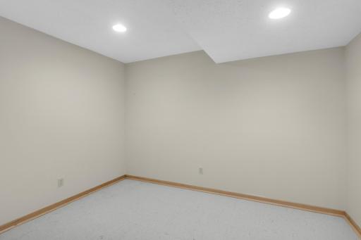 9900 41st Avenue N, Plymouth, MN 55441