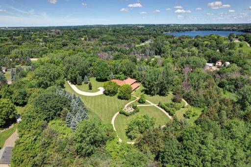 185 Pioneer Trl, Chanhassen, MN 55317