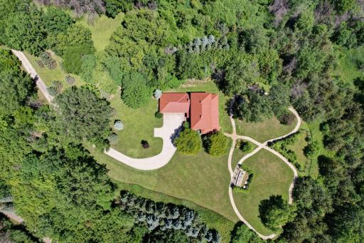 185 Pioneer Trl, Chanhassen, MN 55317