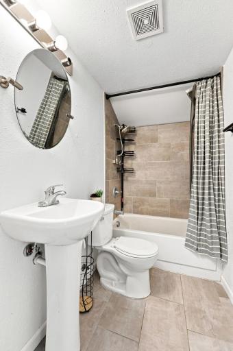 UPPER FULL BATHROOM