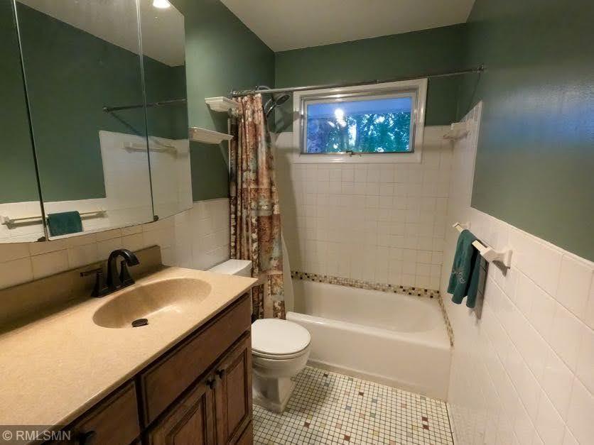 Main Bath.jpg