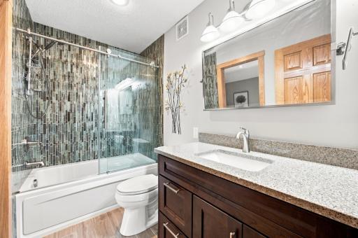 Upstairs Bathroom Tile Shower / Jetted Tub