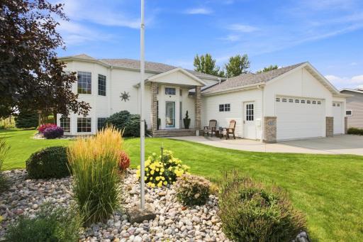 515 Cottonwood Drive, Casselton, ND 58012