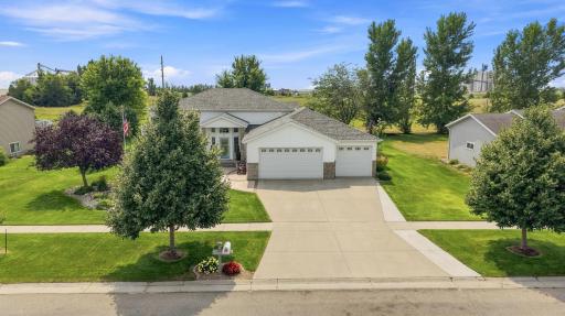 515 Cottonwood Drive, Casselton, ND 58012