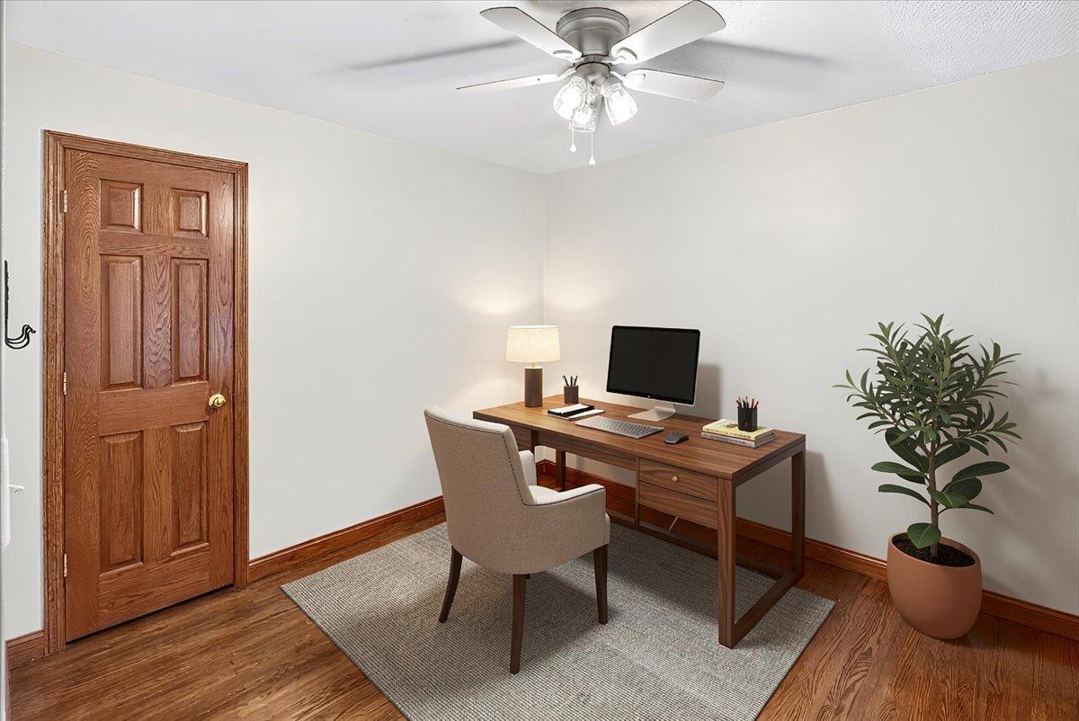 1-021office.jpg