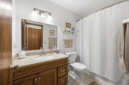 14702 Oak Run Lane, Burnsville, MN 55306