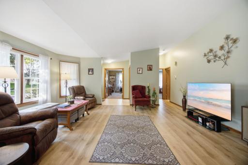 14702 Oak Run Lane, Burnsville, MN 55306