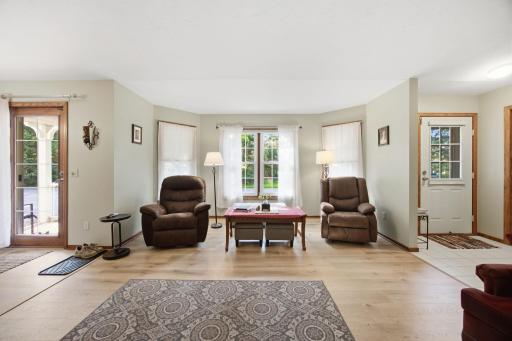 14702 Oak Run Lane, Burnsville, MN 55306