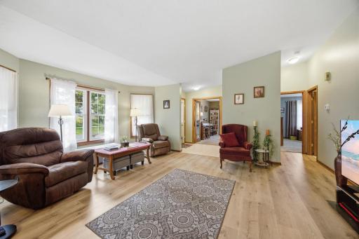 14702 Oak Run Lane, Burnsville, MN 55306