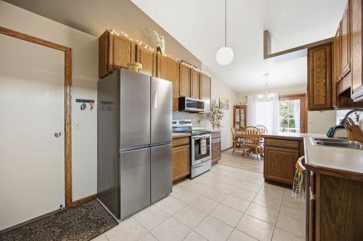 14702 Oak Run Lane, Burnsville, MN 55306