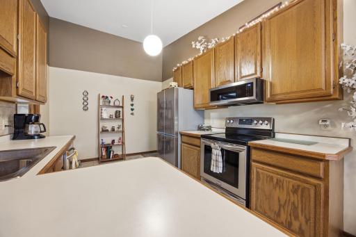 14702 Oak Run Lane, Burnsville, MN 55306