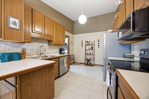 14702 Oak Run Lane, Burnsville, MN 55306
