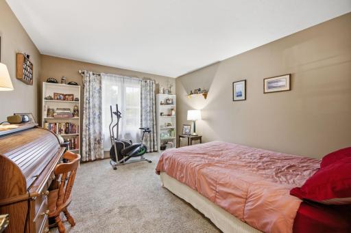 14702 Oak Run Lane, Burnsville, MN 55306