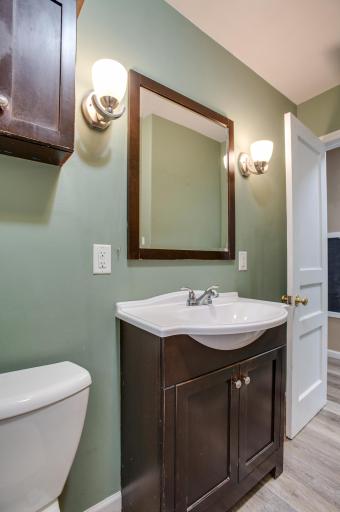 MAIN FLOOR BATHROOM - FULL
