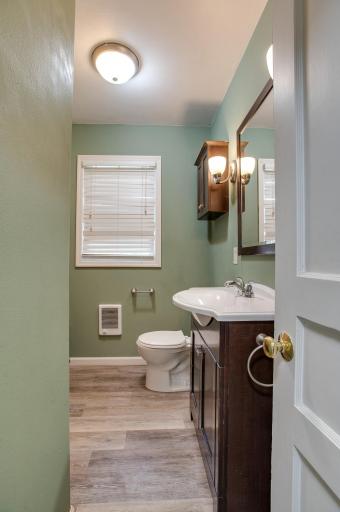 MAIN FLOOR BATHROOM - FULL