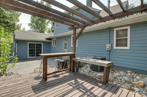 BACKYARD/BACK EXTERIOR